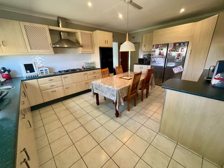 4 Bedroom Property for Sale in Flamwood North West